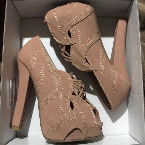 Shoe Dazzle Shoes - Blush Heels never worn.